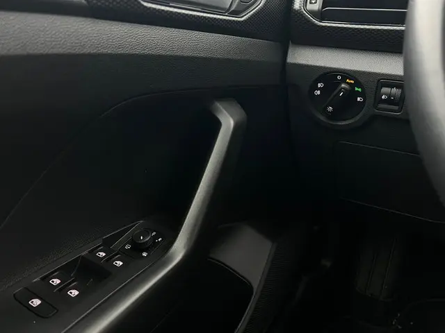 Volkswagen T-Cross 1.0 TSI 110pk Life DSG 2024 Benzine 12