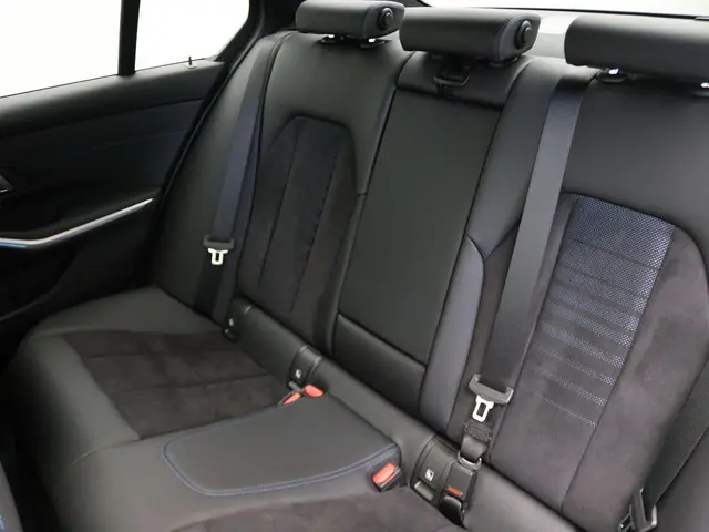 BMW 3 Serie Sedan 320e 2025 Hybride Benzine 24
