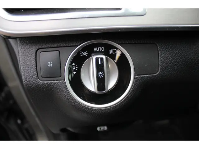 Mercedes-Benz E-Klasse 200 Edition AMG 2015 Benzine 14