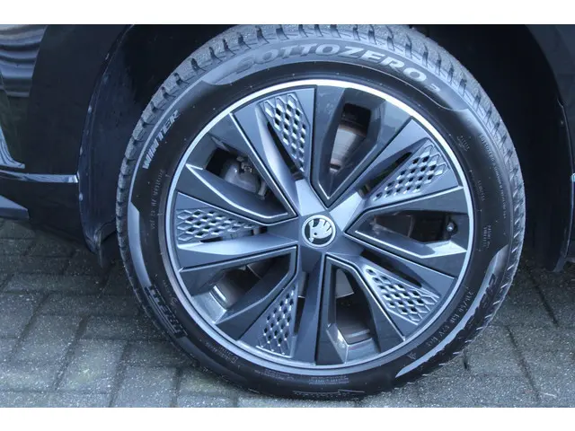 Škoda Karoq 1.5 TSI ACT Sportline Business 2023 Benzine 12