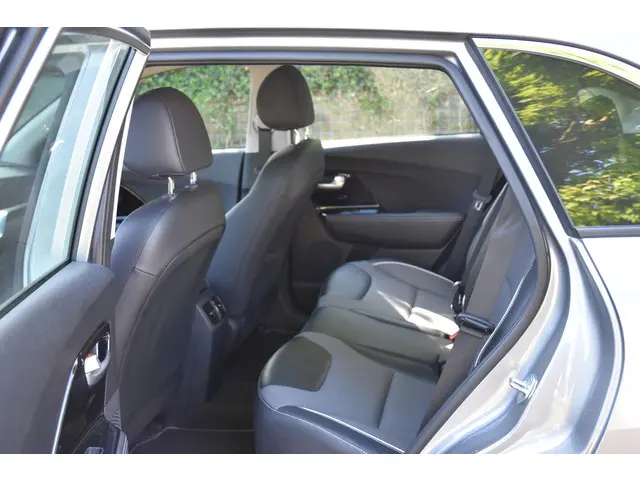 Kia e-Niro DynamicLine 39 kWh 2022 Elektrisch 8