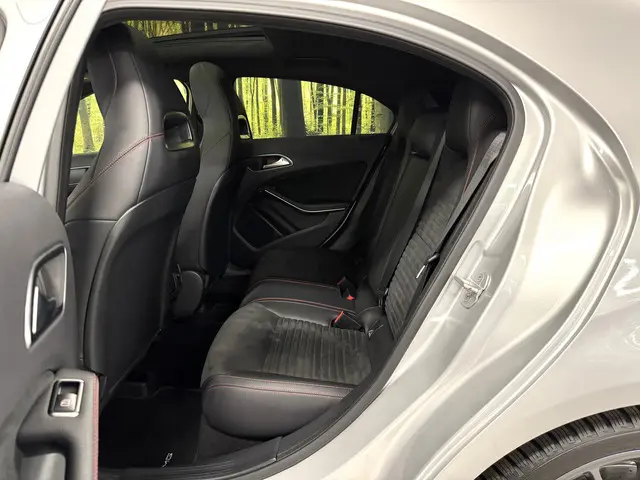 Mercedes-Benz A-Klasse AMG 45 4MATIC 2017 Benzine 36