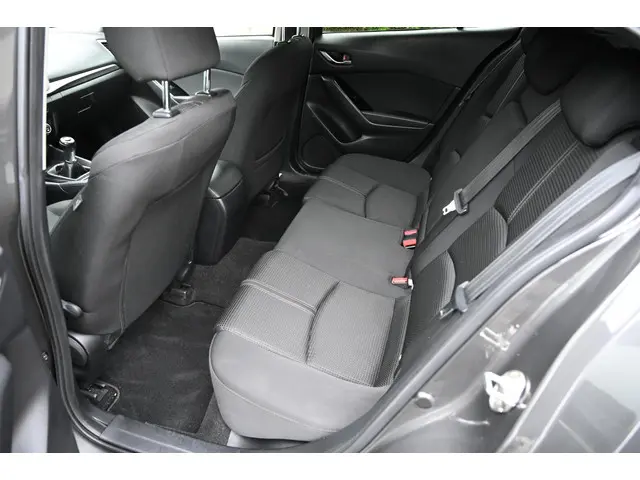 Mazda 3 SkyActiv-G 120 6MT SkyLease+ 2018 Benzine 31