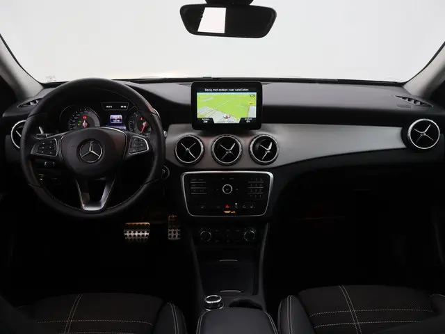 Mercedes-Benz GLA 180 Ambition AUTOM. 2016 Benzine 2