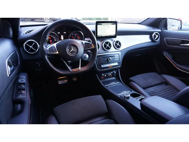 Mercedes-Benz GLA 180 122pk 2x AMG-Line 2019 Benzine 9