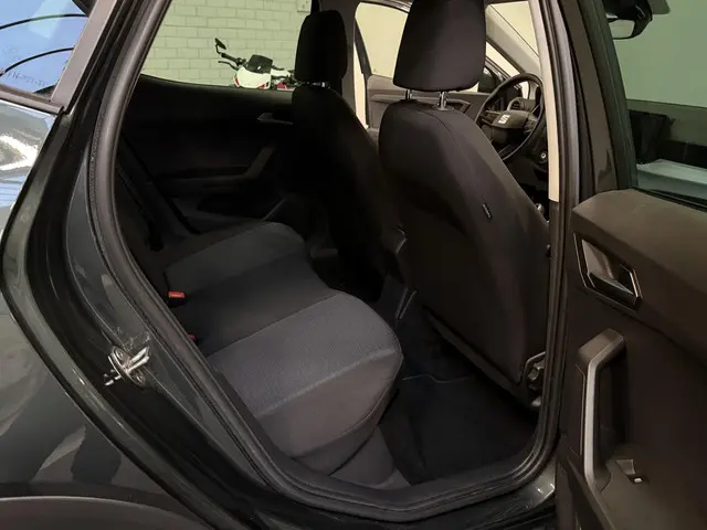 SEAT Arona 1.0 TSI Style Business Intense 2022 Benzine 18