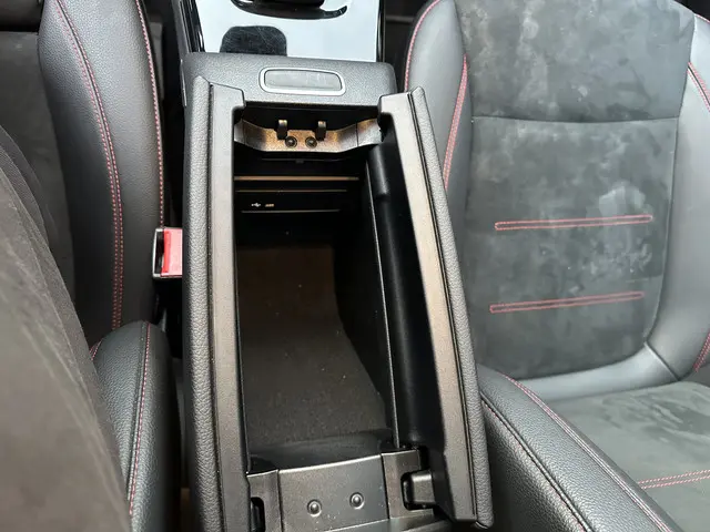 Mercedes-Benz CLA 250 e AMG 2022 Hybride Benzine 36