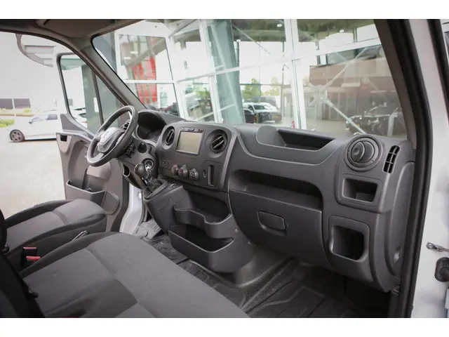 Renault Master T35 2.3 dCi L2H3 En. 2018 Diesel 7