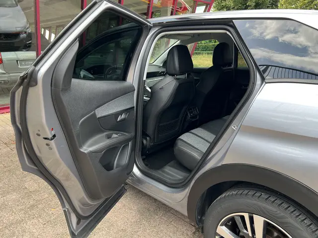 Peugeot 3008 1.6 e-THP GT Line 2017 Benzine 12