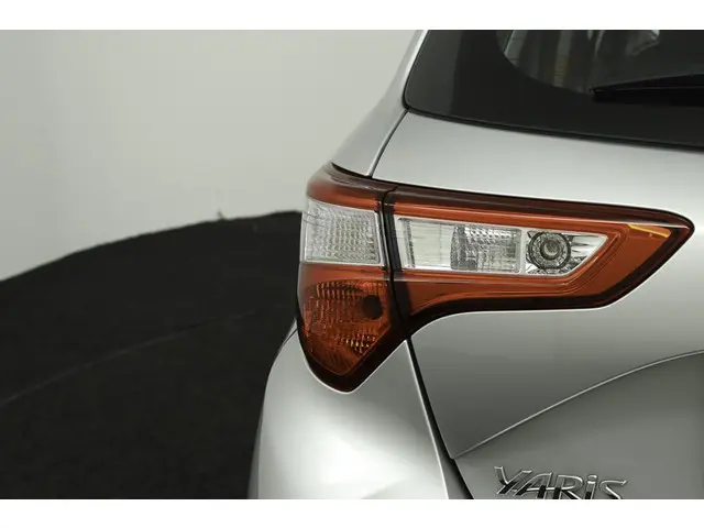 Toyota Yaris 1.5 Hybrid Active 2020 Hybride Benzine 36