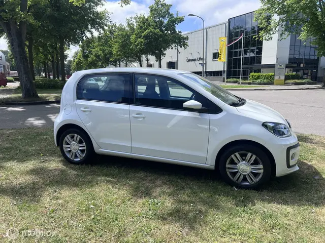 Volkswagen up! 1.0 BMT high up! 2017 Benzine 5