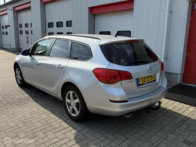 Opel Astra Sports Tourer 1.4 Turbo Business + 2013 Benzine 9