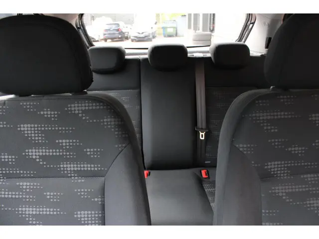 Opel Corsa 1.2-16V Berlin 2014 Benzine 22