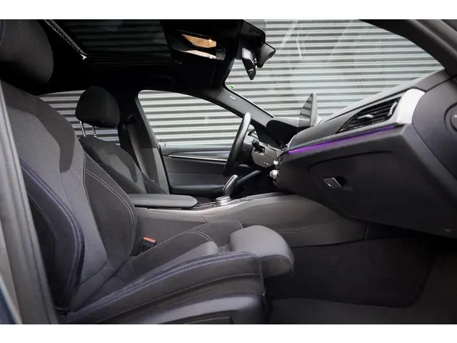 BMW 5 Serie 530e High Executive 2022 Hybride Benzine 34