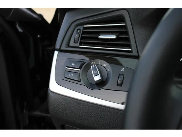 BMW 5 Serie 520i Executive 2014 Benzine 28