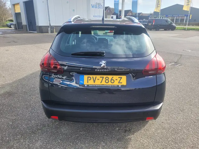 Peugeot 2008 1.2 PureTech Blue Lion CarPlay 2017 Benzine 5