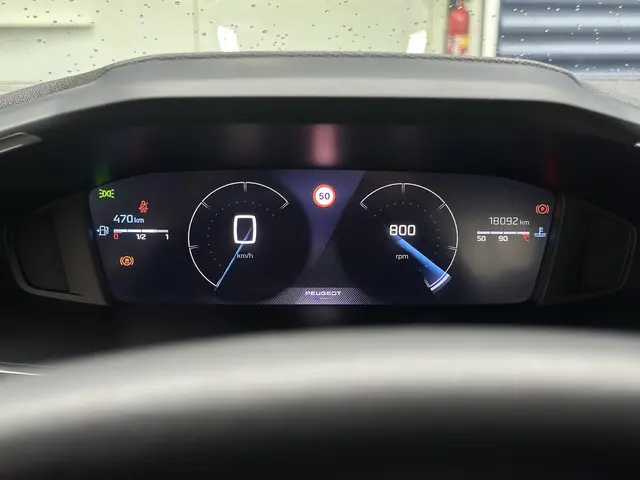 Peugeot 2008 1.2 PureTech 100 Allure 2024 Benzine 24