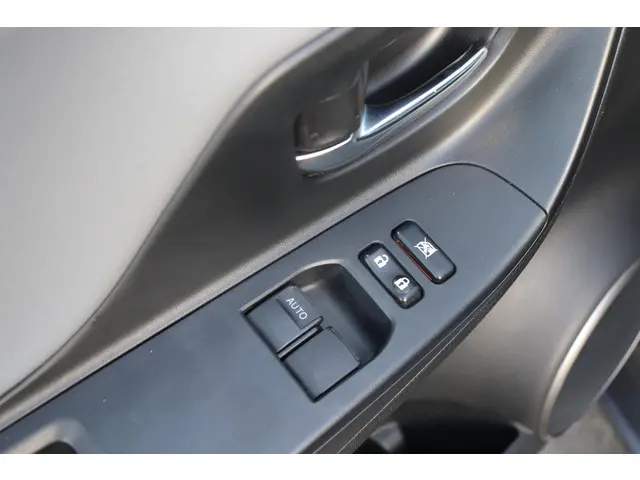 Toyota Yaris 1.3 VVT-i Aspiration, 2015 Benzine 19