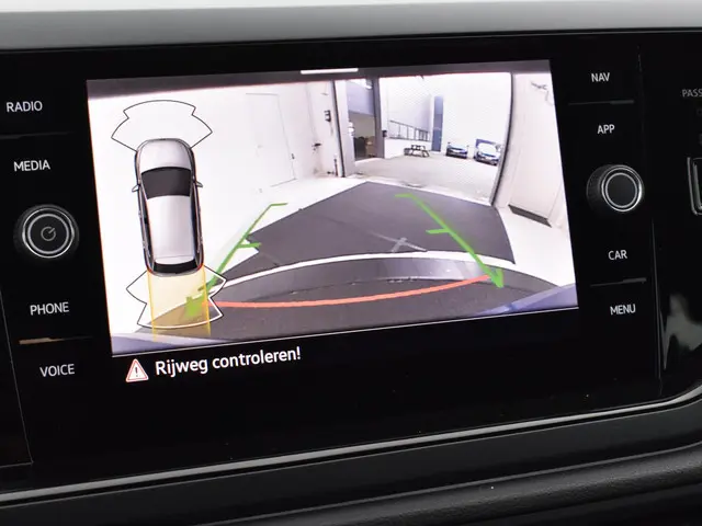 Volkswagen Polo 1.0 TSI 110pk DSG R-Line 2024 Benzine 24