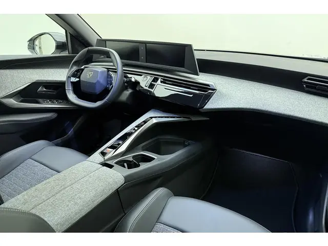 Peugeot 3008 1.2 Hybrid 145 Allure 2025 Hybride Benzine 3