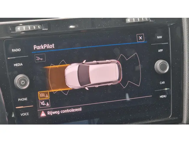 Volkswagen Golf 1.5 TSI Highline 2019 Benzine 23