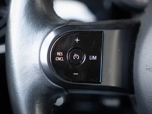 MINI 5-Deurs One 2022 Benzine 28