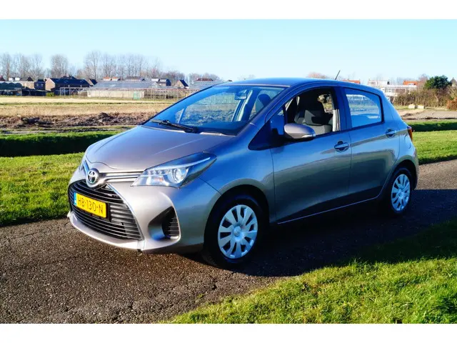 Toyota Yaris 1.3 VVT-i Aspiration 2015 Benzine
