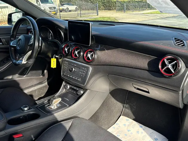 Mercedes-Benz CLA AMG 45 4MATIC 2015 Benzine 21