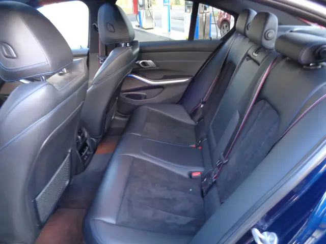 BMW 3 Serie 330i High Executive 2020 Benzine 6