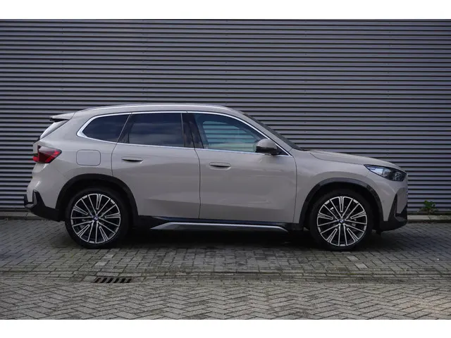 BMW iX1 eDrive20 2025 Elektrisch 4