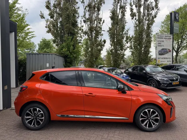Renault Clio 1.0 TCe 90 Techno+Pack Winter!! 2024 Benzine 4