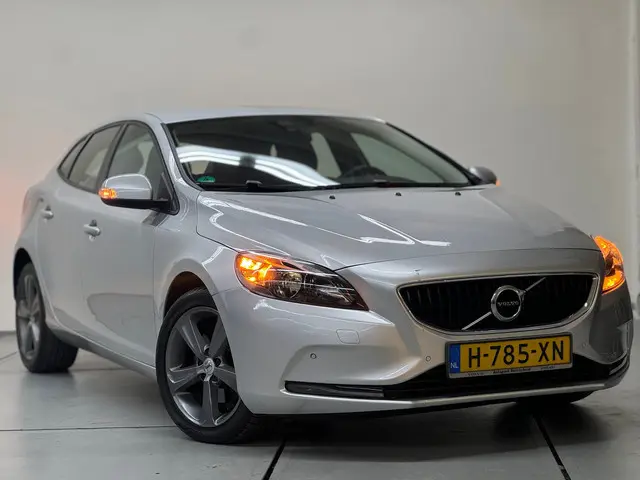 Volvo V40 2.0 T2 Momentum NAVI CRUISE PDC 2017 Benzine 10