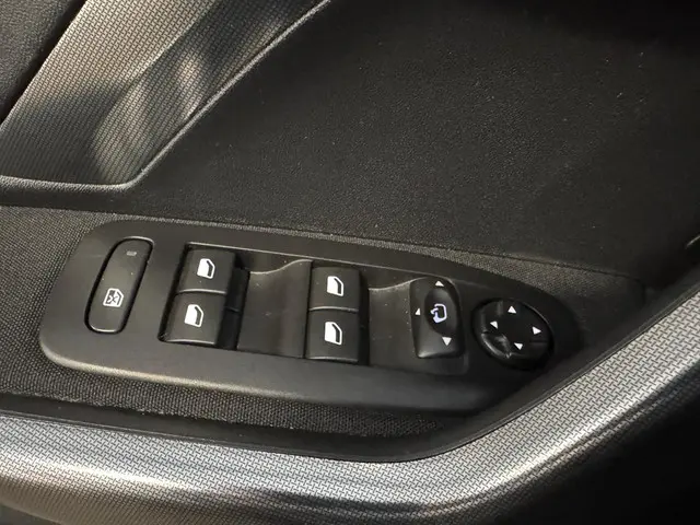 Peugeot 2008 1.2 PureTech Allure 2018 Benzine 16