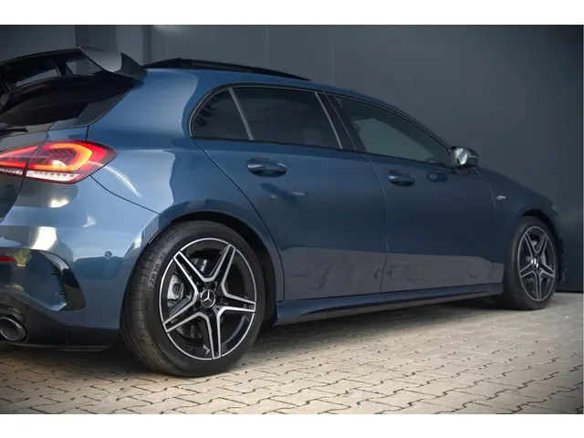Mercedes-Benz A-Klasse AMG 35 4MATIC 2022 Benzine 30