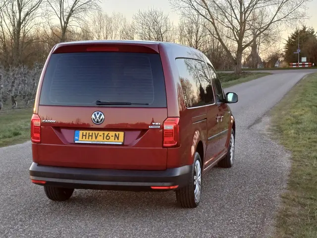 Volkswagen Caddy Maxi 1.0 TSI Comfortline 2016 Benzine 6