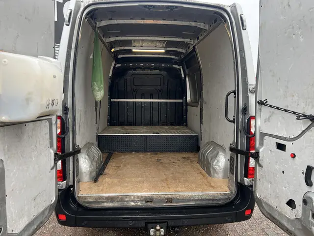 Renault Master T35 2.3 dCi 135 L2H2 2020 Diesel 34