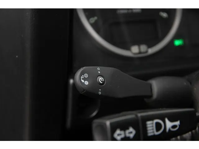 Land Rover Defender 2.2 D HT 90" SE 2012 Diesel 33