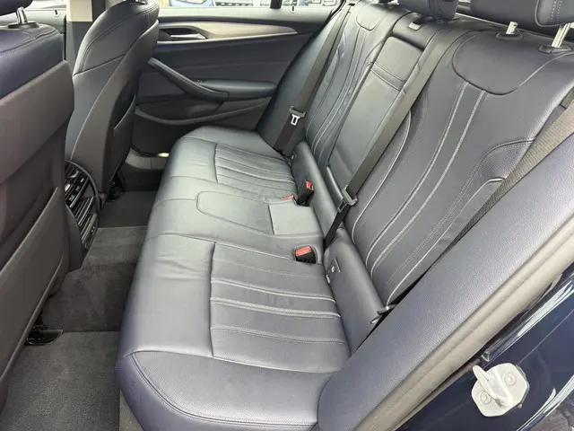 BMW 5 Serie Touring 540i xDrive Luxury Line 2020 Benzine 6