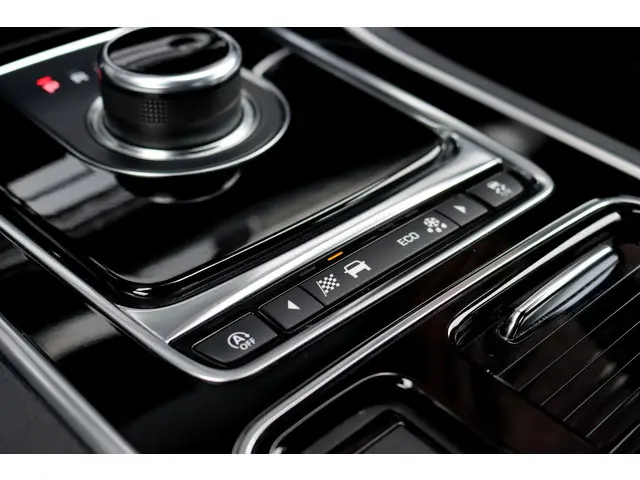 Jaguar XF 2.0t 250 PK Chequered Flag Aut8 | 2020 Benzine 10