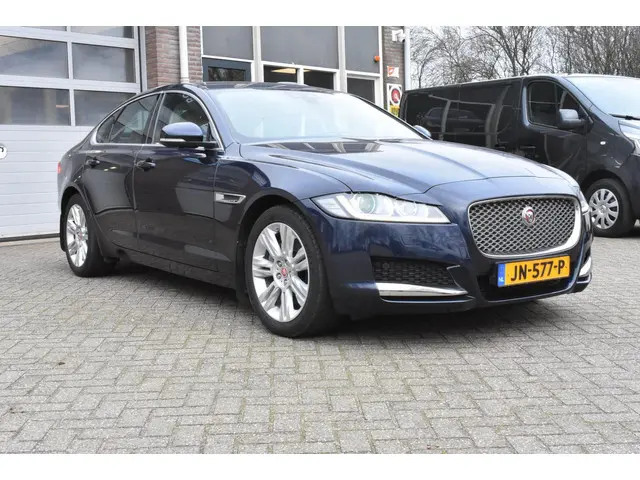 Jaguar XF 2.0 Portfolio 2016 Benzine 2