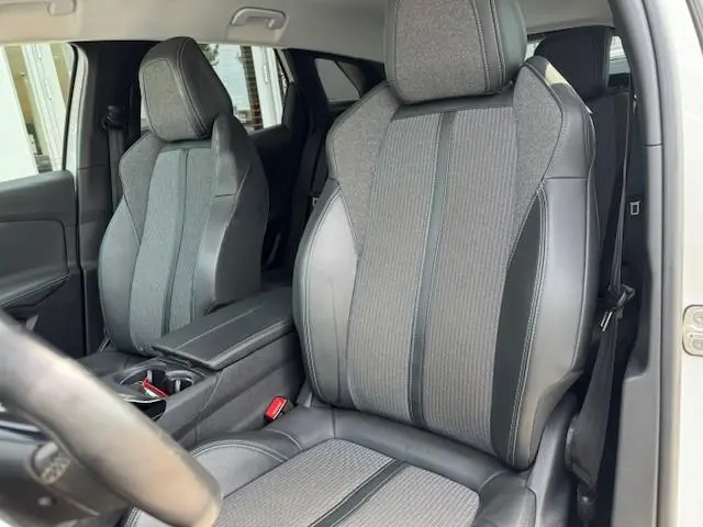 Peugeot 3008 1.2 PureTech Allure Pack 2021 Benzine 9