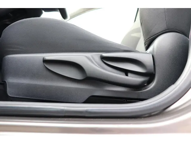 Toyota Yaris 1.0 VVT-i Aspiration, 2017 Benzine 9