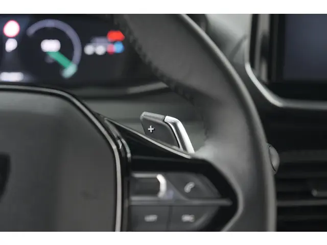 Peugeot 2008 PureTech 130 EAT8 Allure 2024 Benzine 34