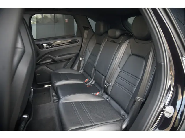 Porsche Cayenne 3.0 E-Hybrid 2018 Hybride Benzine 68