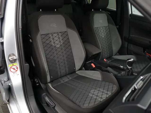 Volkswagen Taigo 1.0 TSI R-Line- 2023 Benzine 25