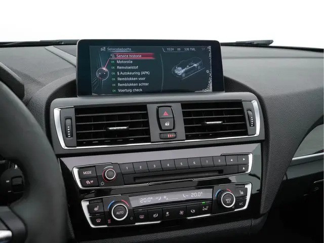 BMW 2 Serie Cabrio 220d Sport M-Sportpack 2016 Diesel 17