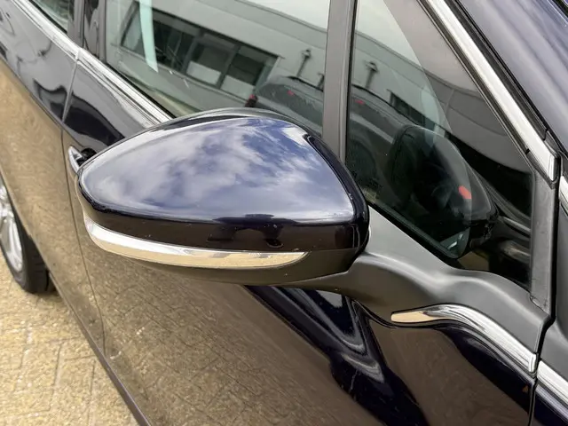 Peugeot 208 1.2 VTi Allure 2013 Benzine 17