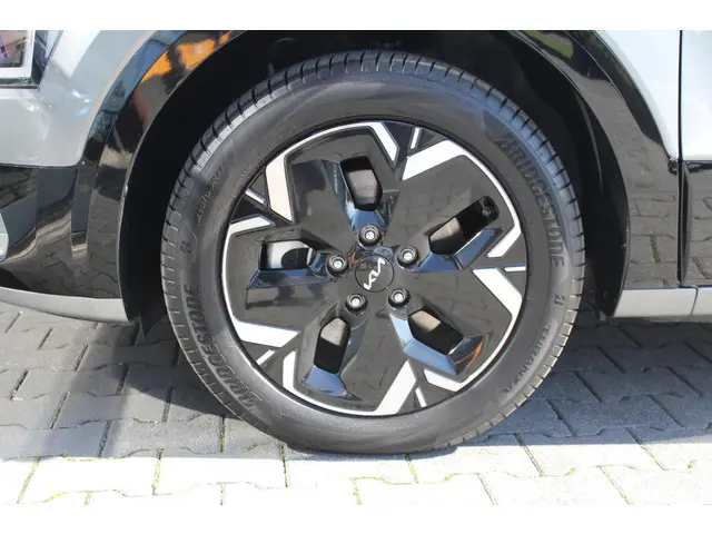 Kia Niro EV DynamicLine 64.8 kWh 2023 Elektrisch 13
