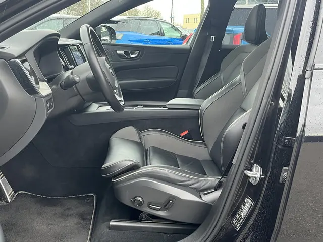 Volvo XC60 2.0 B4 R-Design 2021 Benzine 21