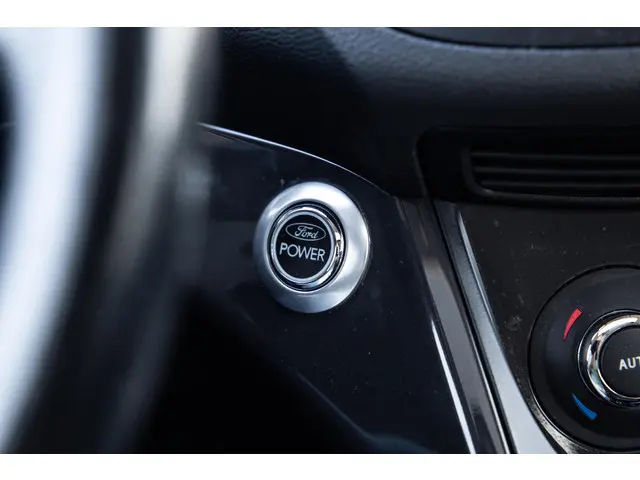 Ford Kuga 1.6 Titanium 2013 Benzine 32